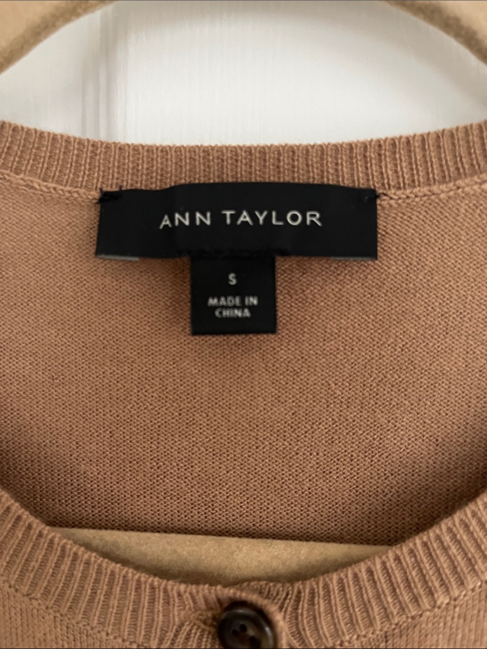 Ann Taylor Camel Lightweight Cardigan Size Small - Picture 2 of 6